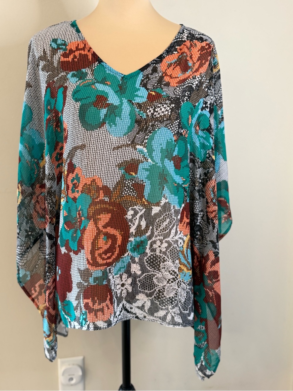 Papillon floral snakeskin boho western lagenlook top 
S/M